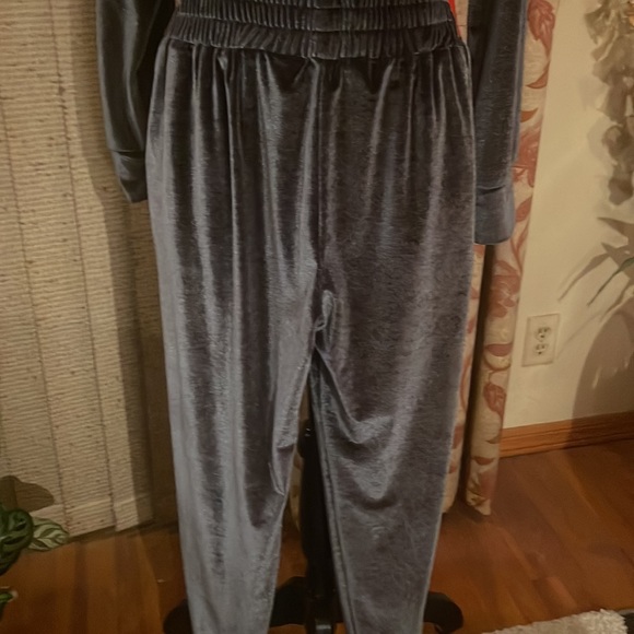 Cool Run Sweats. Color Grey. Size M. - Picture 6 of 16